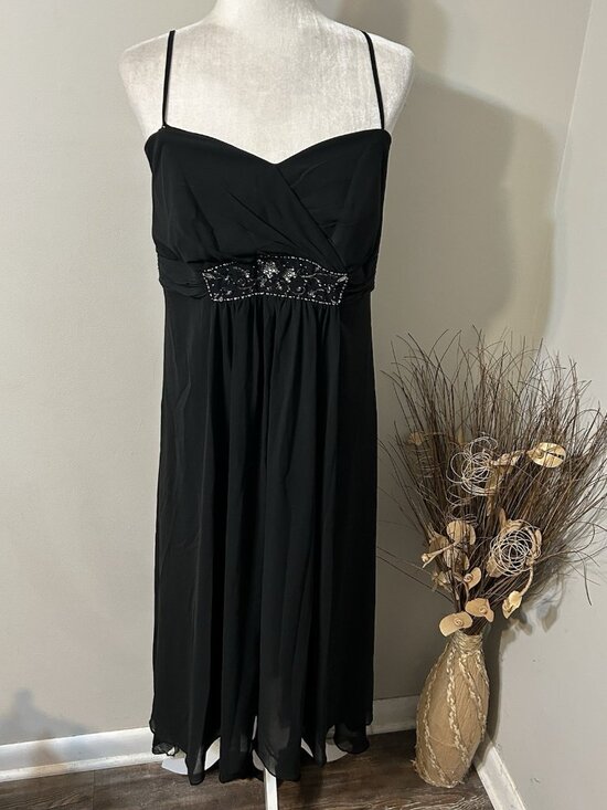 David Bridal Women High Low Black Chiffon Dress Strappy Beaded Front Sz 22 Flaw - Picture 1 of 12
